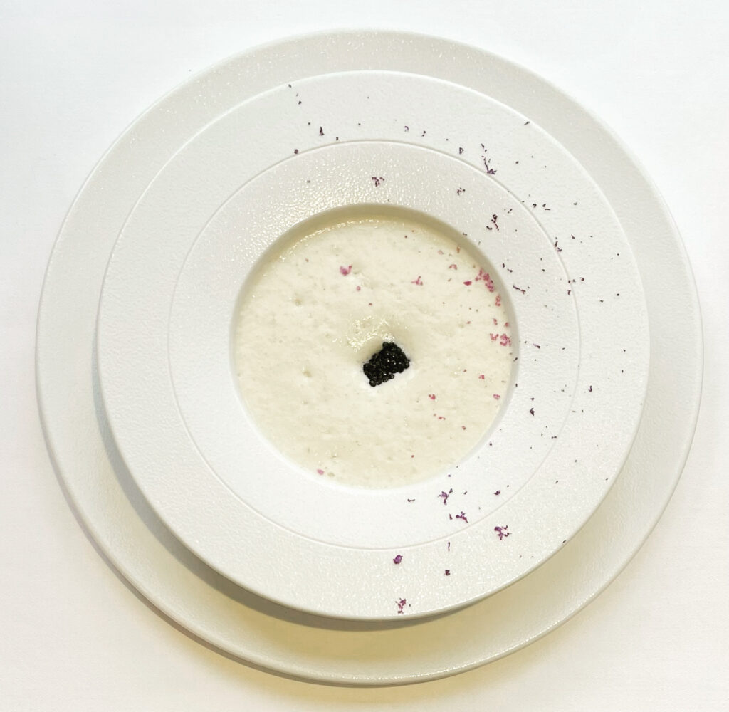 Velouté de chou-fleur au caviar royal belge